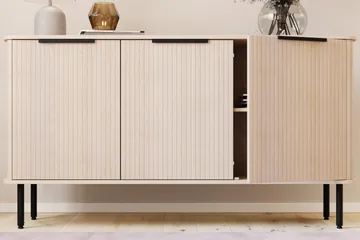 Kopparbo Sideboard Vitlaserad Ek - Ljust vitlaserat ekträ - Products - Förvaring - Förvaringsmöbler - Sideboard & skänk