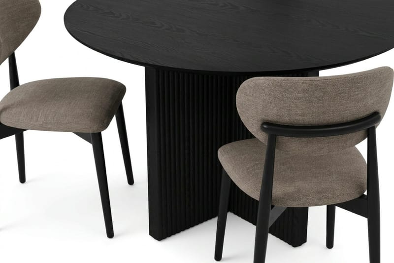 Edda Matgrupp runt 110 cm Svart med 4 Molly Matstolar - Svart - Products - Möbler - Bord & matgrupp - Matgrupp