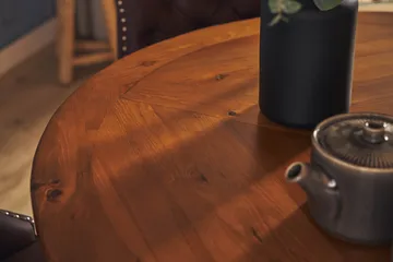 Lyon Matgrupp 120 cm Rund inkl 4 Bergviken Stolar Konstläder - Brun - Products - Möbler - Bord & matgrupp - Matgrupp