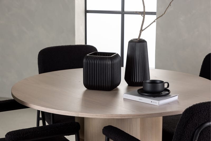 Olivia Matgrupp 110 cm Rund med 4 Yesterday stolar - Whitewash - Products - Möbler - Bord & matgrupp - Matgrupp