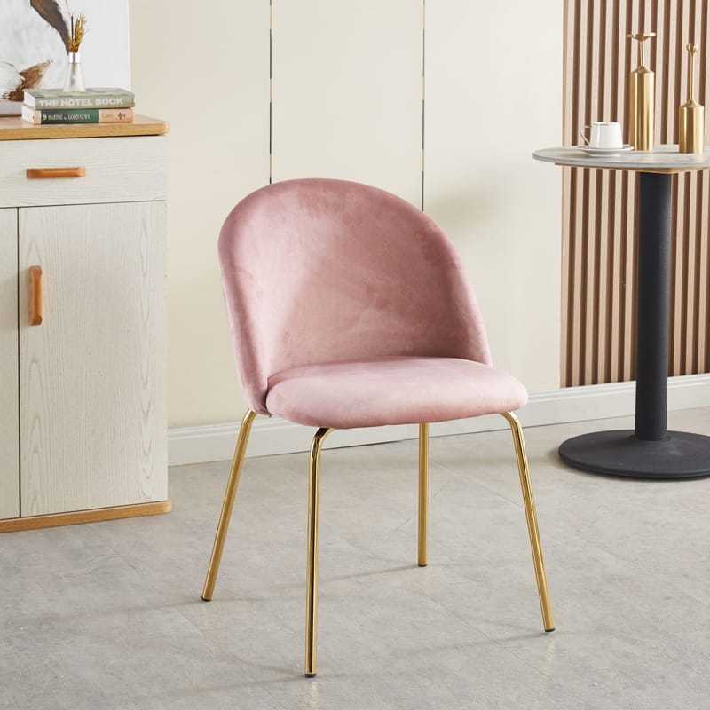 Stol i rosa sammet guldiga ben - Rosa - Products - Möbler - Fåtölj & stolar - Matstol & köksstol