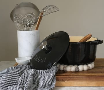 Gjutjärnsgryta Sabor 4,4 L - Svart - Products - Servering & matlagning - Gryta & kastrull - Gryta