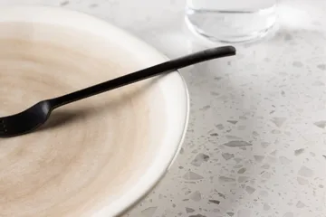 Jublie Tallrik 28 cm - Beige - Products - Servering & matlagning - Tallrikar & skålar